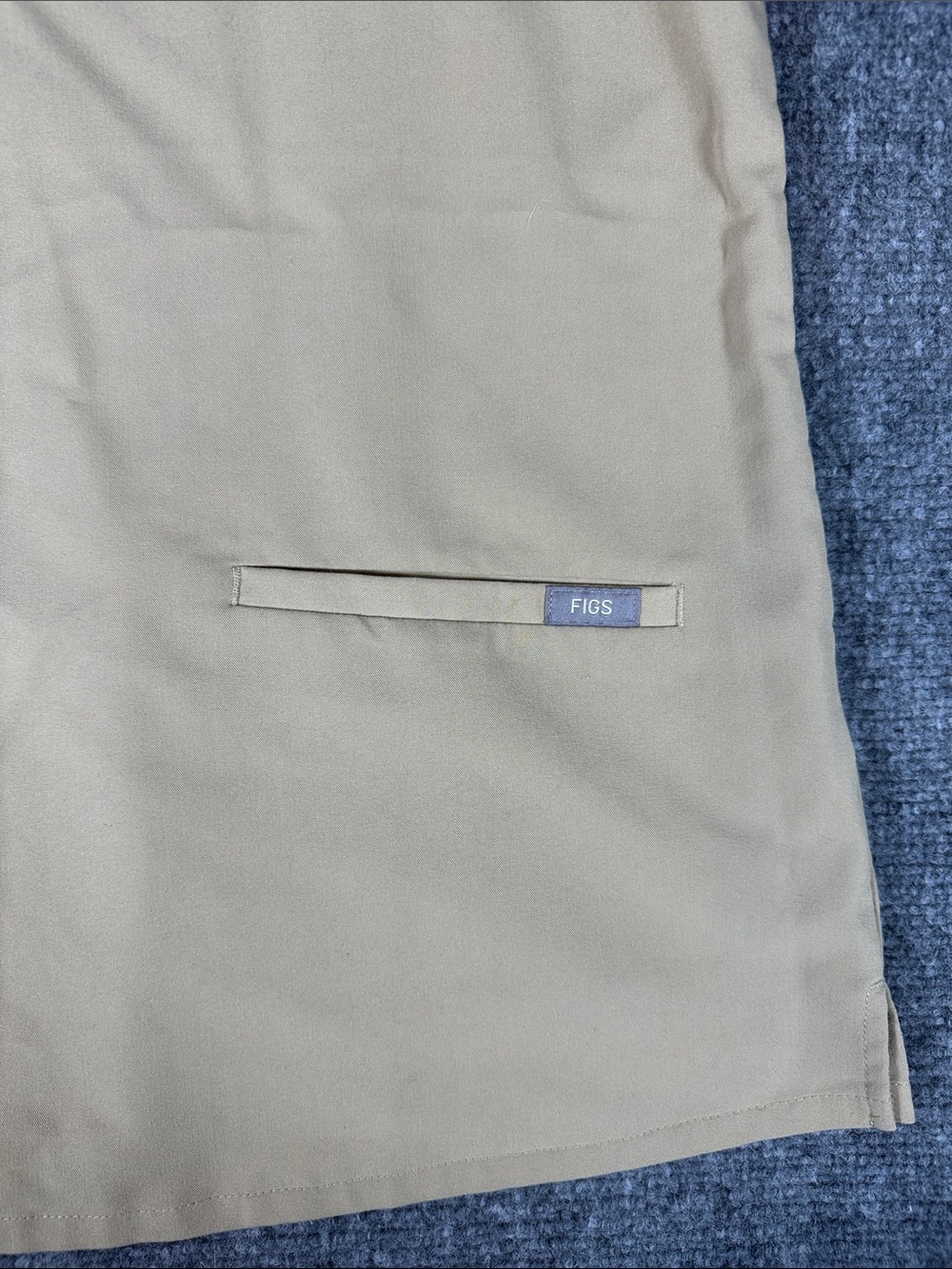 FIGS Casma Three-Pocket Scrub Top Tan/Khaki Women’s Size Small - Picture 6 of 12
